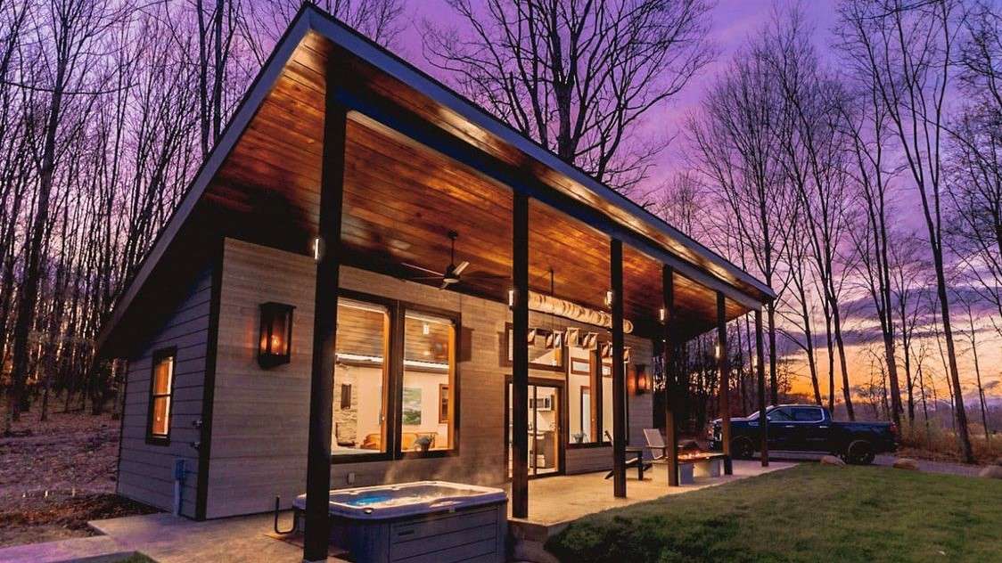 Stunning Hickory Look Tiny House with Exquisite Design - Olym News