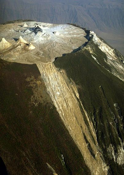 Nature’s Majestic Melody: Embracing the Grandeur of Earth’s Monumental Forms