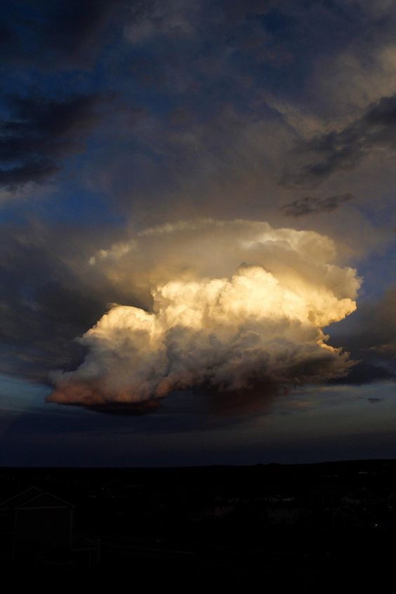 A Must-See for Cloud Enthusiasts: This Gorgeous Cloud Photo.VoUyen