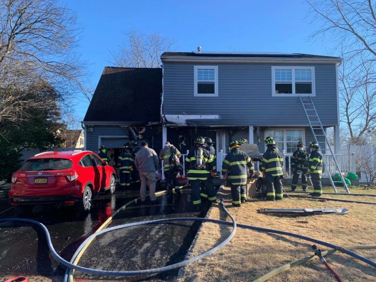 Police officers risk their lives to save dog and cat from fire