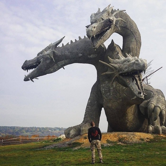 The village of Kamenka has revealed a colossal sculpture of a three-headed dragon that can shoot real fireballs. - bumkeo