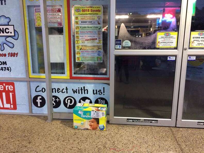 Camera Catches Man Leaving Kitten In Box In Front Of Closed Pet Store