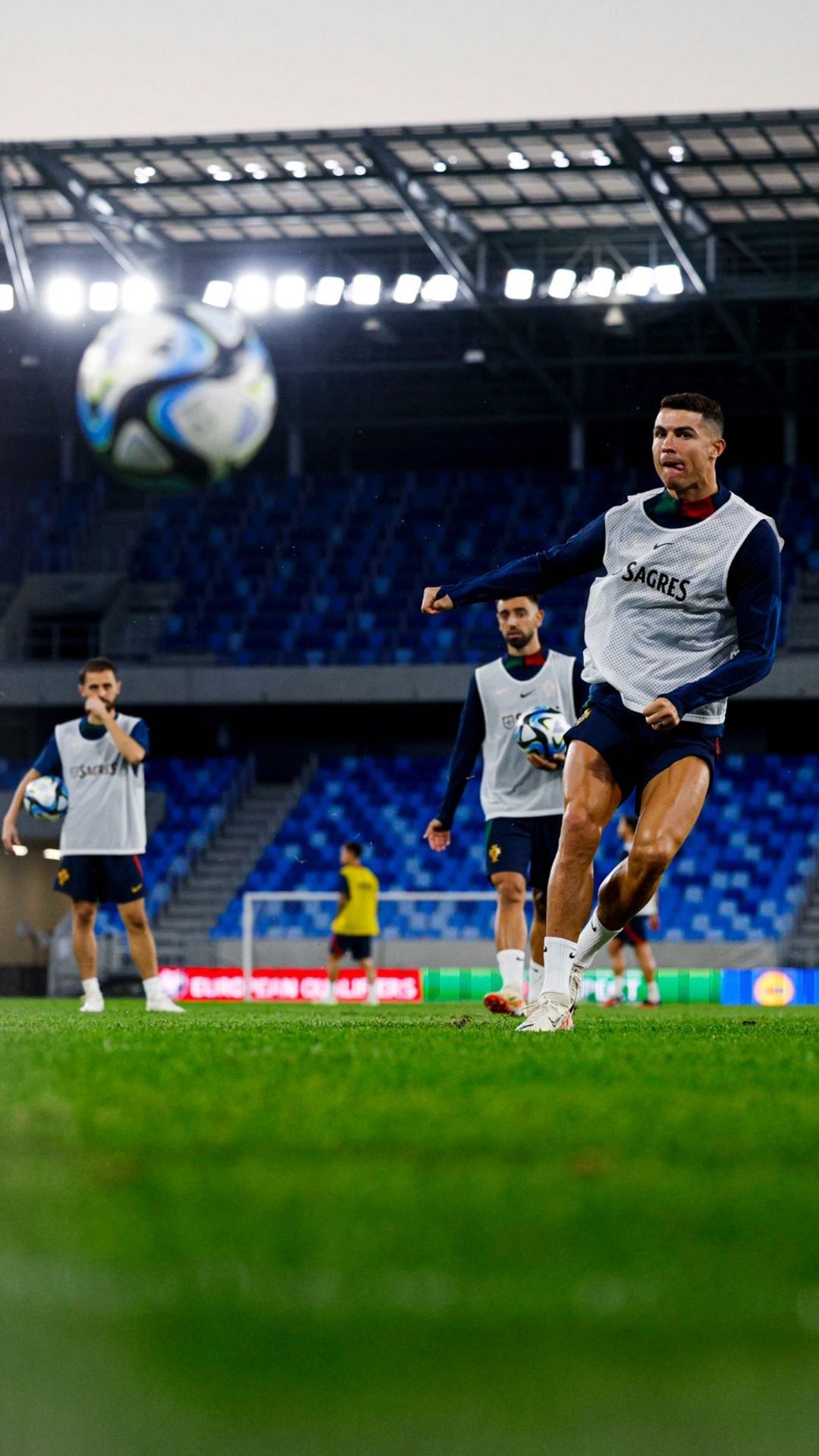 PHOTO GALLERY: Cristiano Ronaldo happily enjoys the final training session of the Portuguese national team before the match against Slovakia in the EURO 2023 Qualifiers