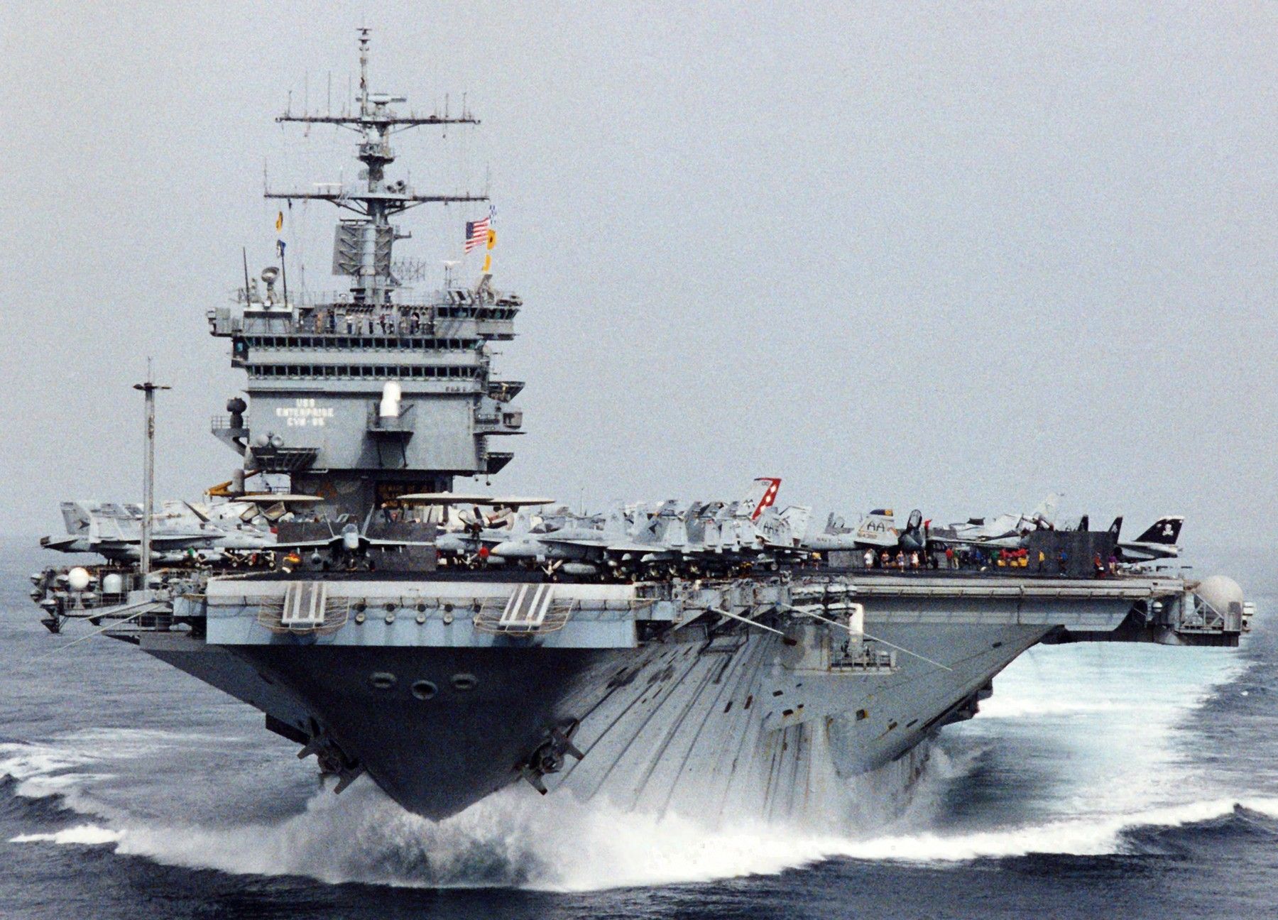 USS Enterprise (CVN-65): A гeⱱoɩᴜtіoпагу Icon Among Aircraft Carriers