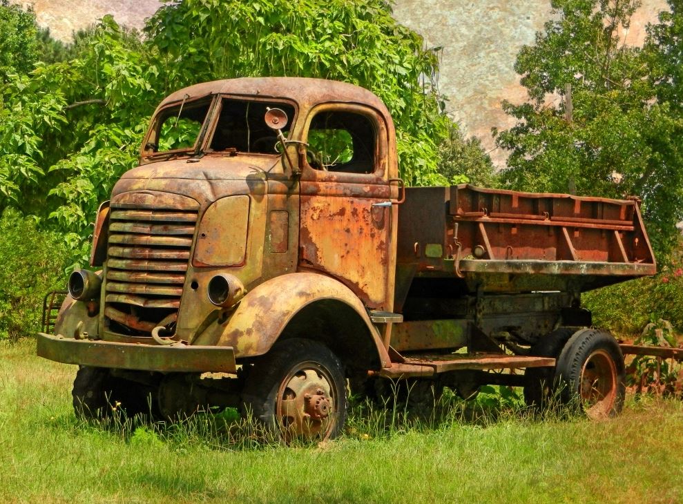 1940 GMC Dump Truck 'Yard Art': A Rusty Relic with Character - Breaking International