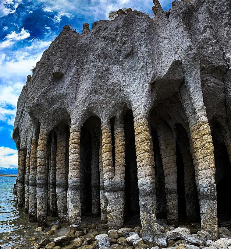 Crowley Lake Columns: Mysterious Volcanic Formations pNews