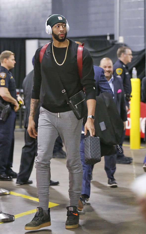 Anthony Davis vs KING James - Who's the best dresser at Lakers?