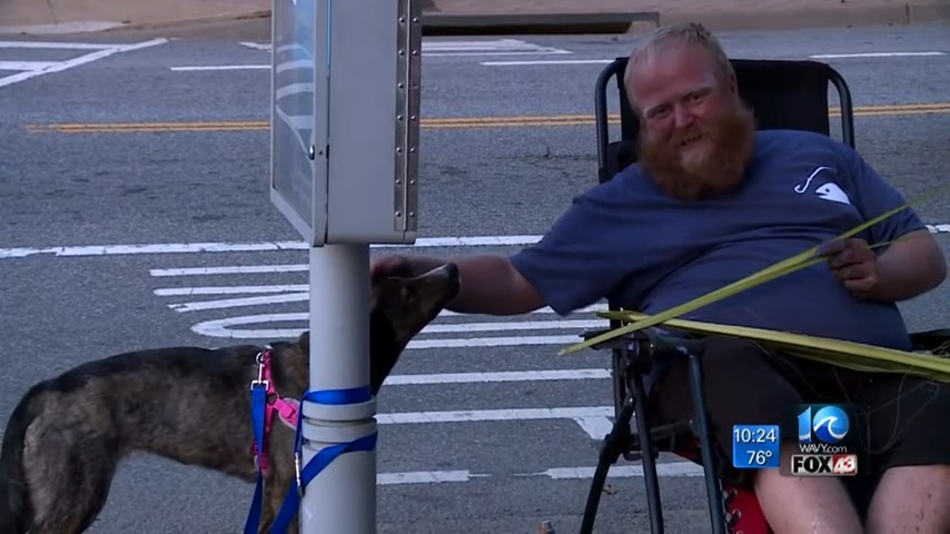 Man’s Stolen Service Dog Faints in His Arms Upon Being Reunited, Overwhelmed with Emotion – Puppies Love