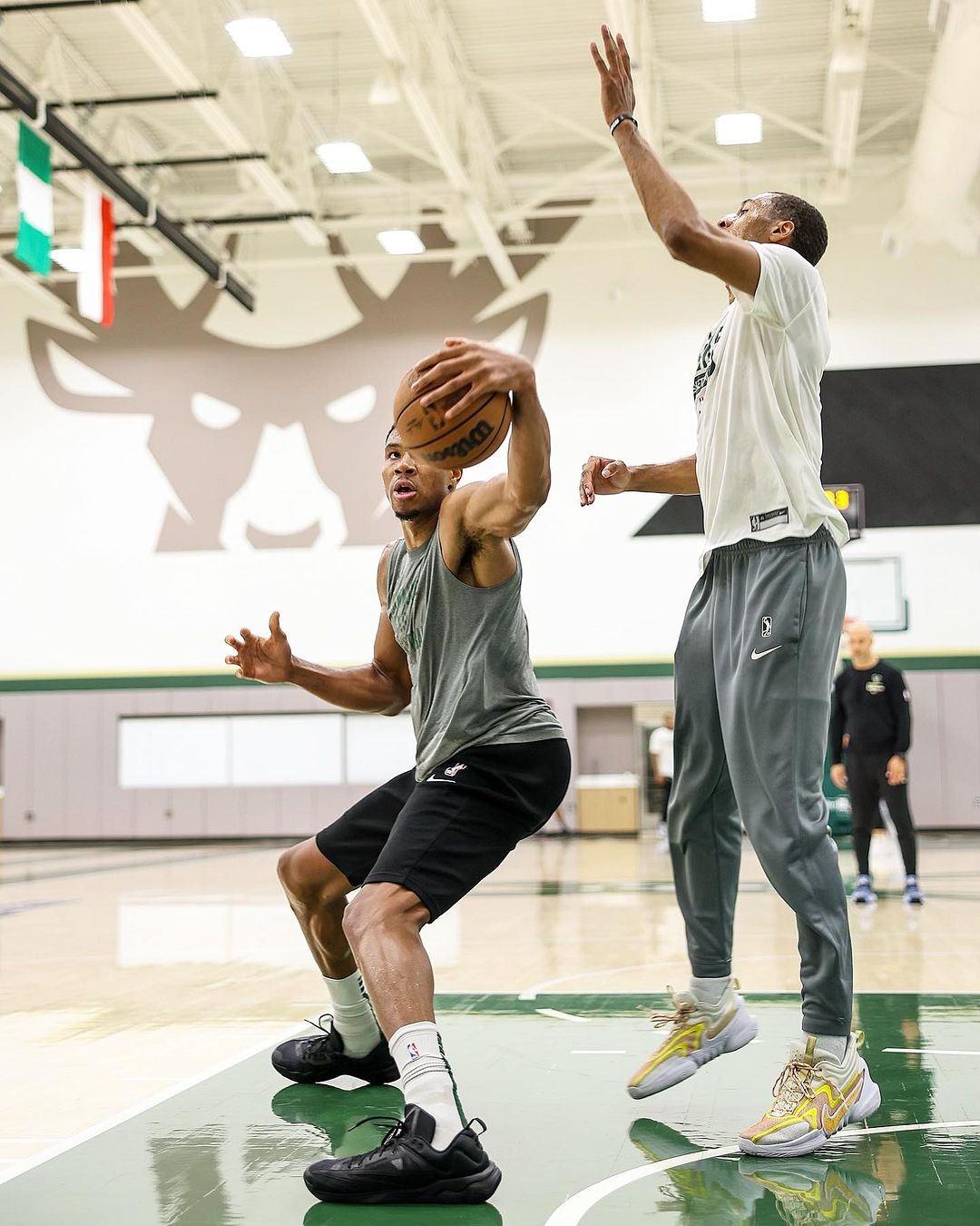 'KING GREEK' Giannis and 'The Dream' will get together before the Bucks open training camp