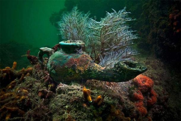 The ancient Etruscan lost city of Heracleion was discovered underwater and explored after 1,200 years. - movingworl.com