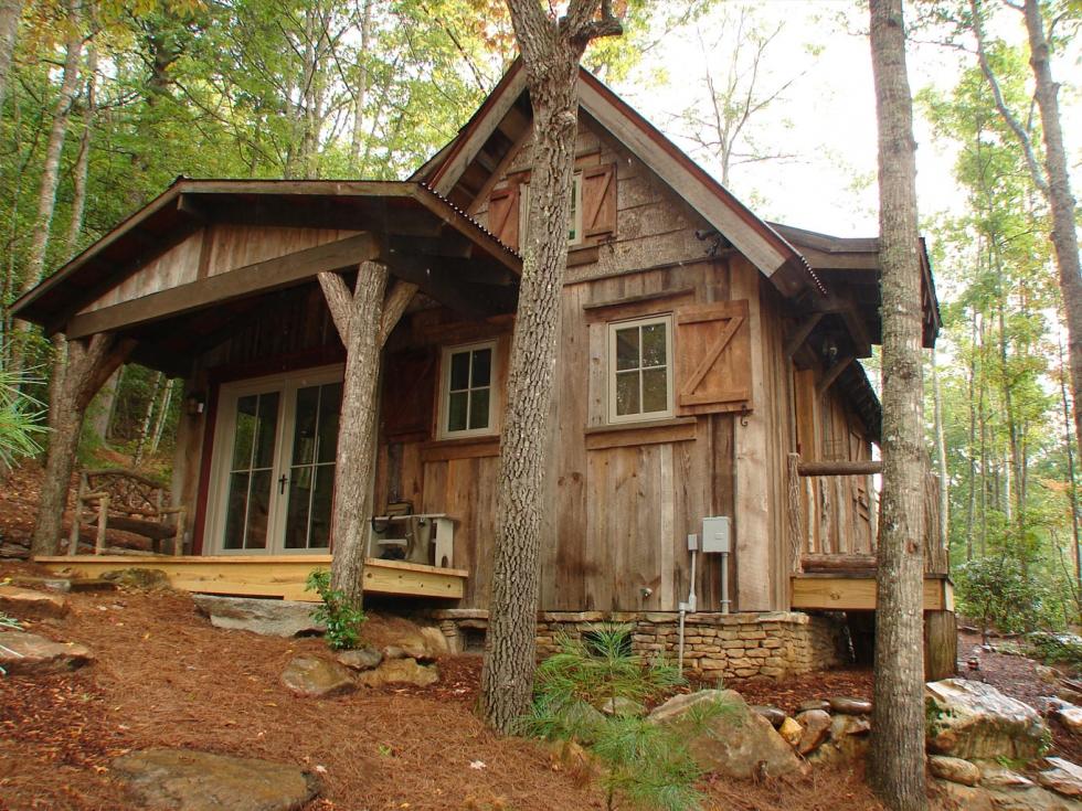 Beautiful Redthorne Log Cabin – Wait Till You See The Upstairs Reading Nook