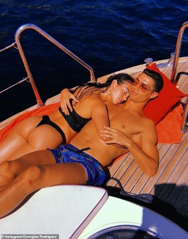 Cristiano Ronaldo's girlfriend Georgina Rodriguez debuts new blonde locks S-News