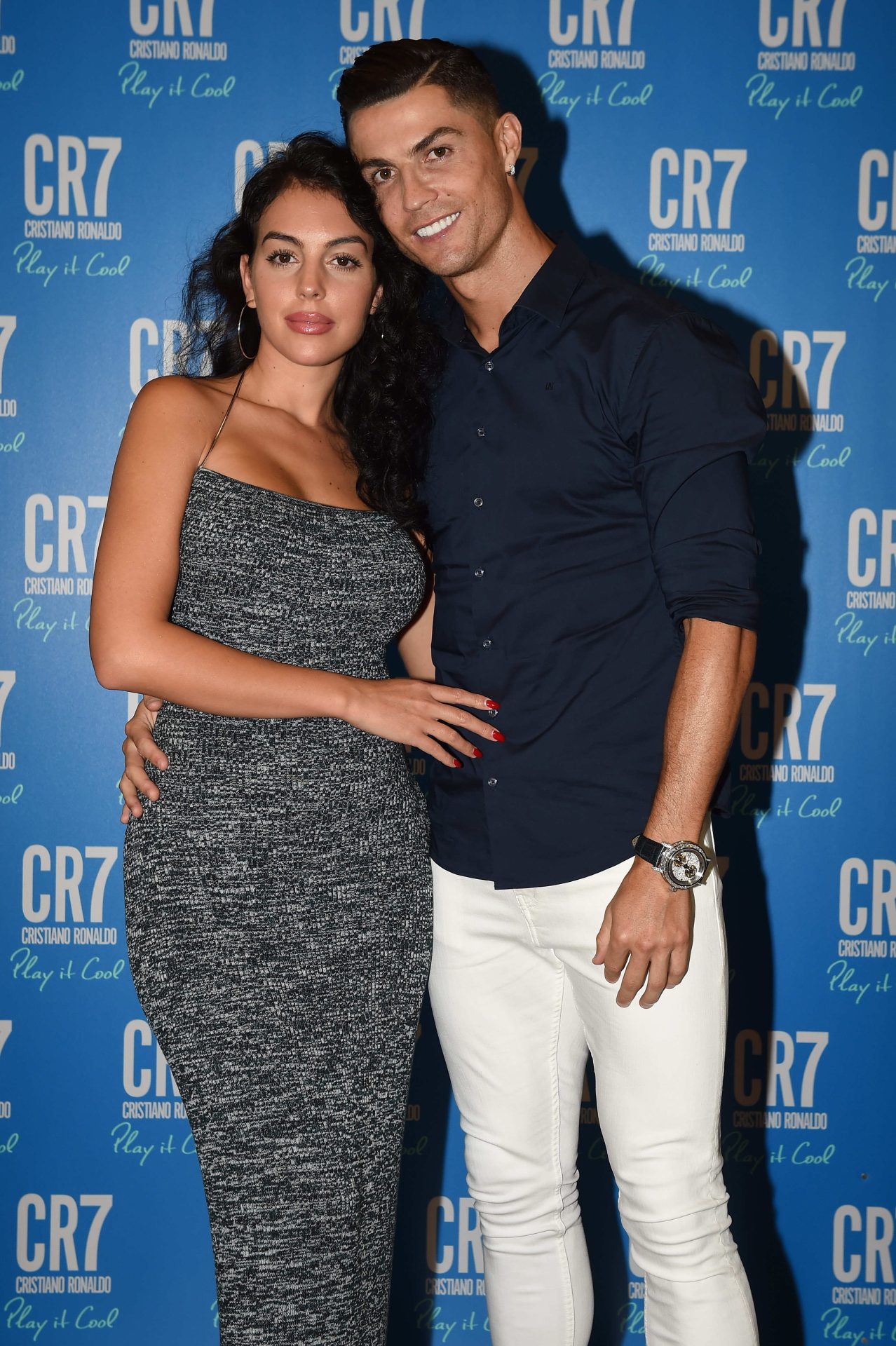 Cristiano Ronaldo’s girlfriend Georgina Rodríguez makes sure we don’t feel blue in cobalt crop top and matching undies S-News