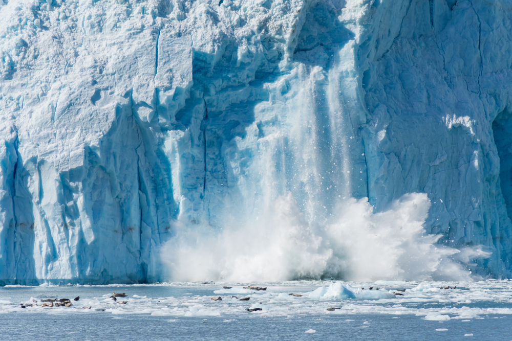 The bottom of an iceberg has beautiful colors, where is the origin - Nano Machine News