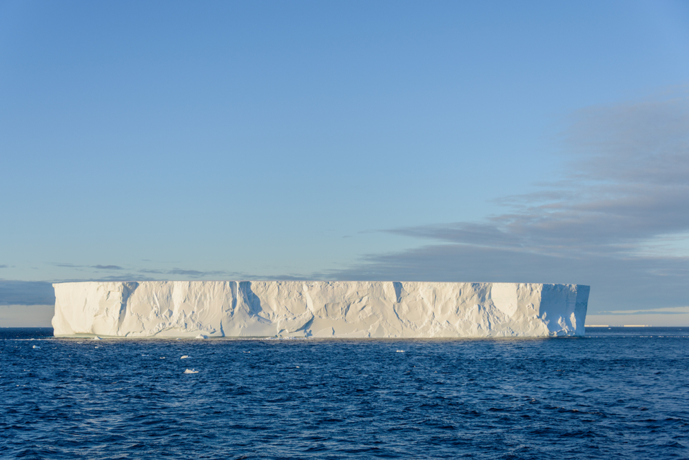 The bottom of an iceberg has beautiful colors, where is the origin - Nano Machine News