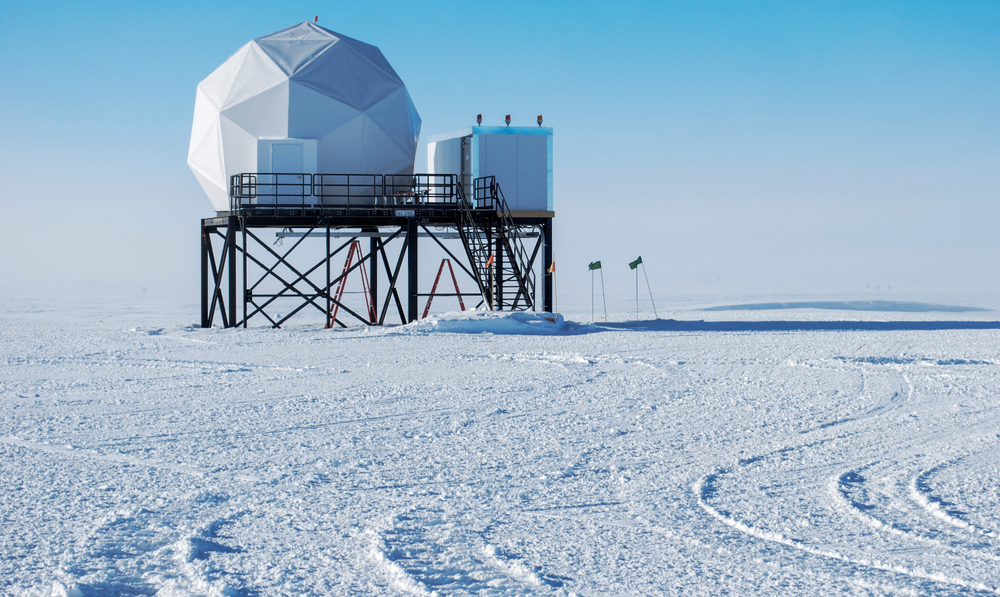 The bottom of an iceberg has beautiful colors, where is the origin - Nano Machine News