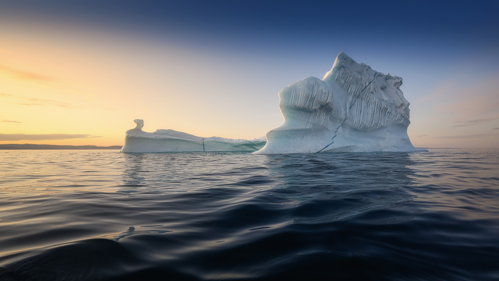 The bottom of an iceberg has beautiful colors, where is the origin - Nano Machine News