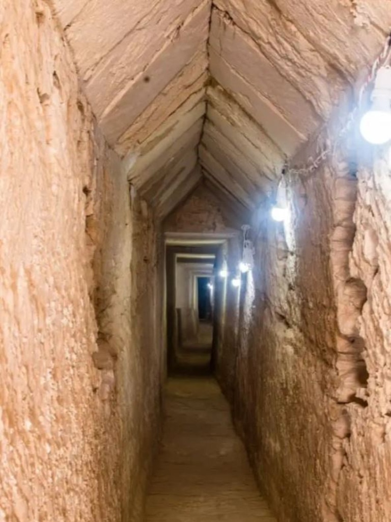 ‘Miracle’: Archaeologists discover 1500m tunnel that may lead to Cleopatra’s tomb - movingworl.com