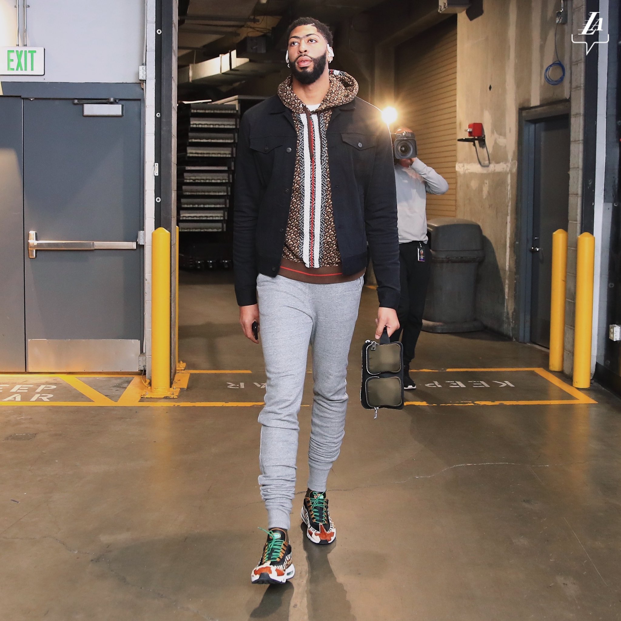Anthony Davis vs KING James - Who's the best dresser at Lakers?