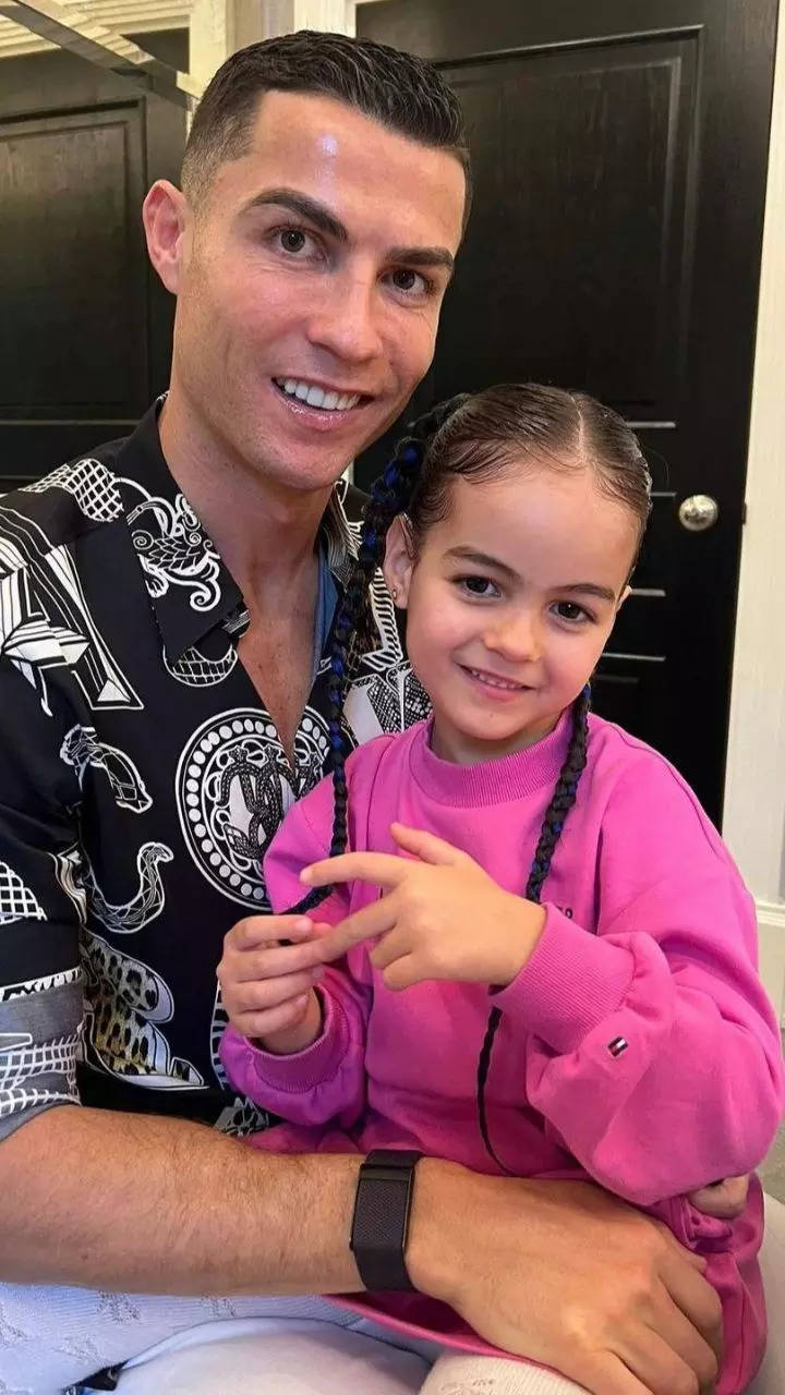Discover the life everyone dreams of Cristiano Ronaldo with his family S-News