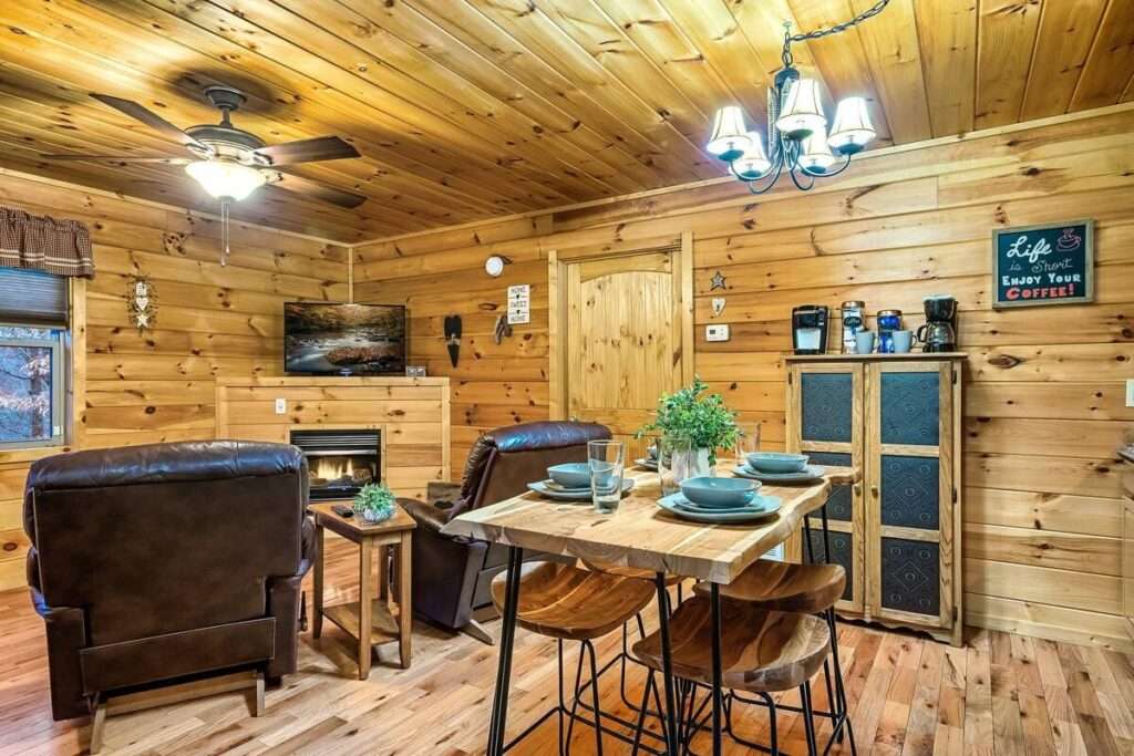Romantic Tiny House for Lovers to Have a Good Time