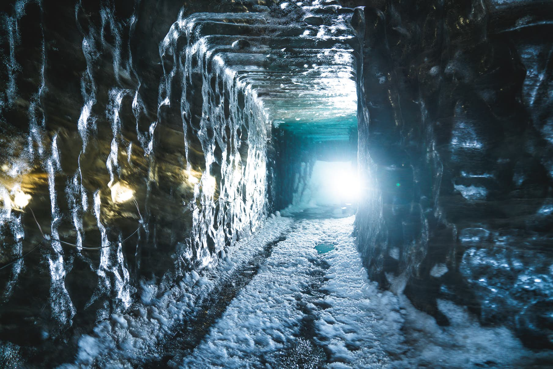 Discover the Magic of Iceland’s Ice Caves: A Comprehensive Guide -