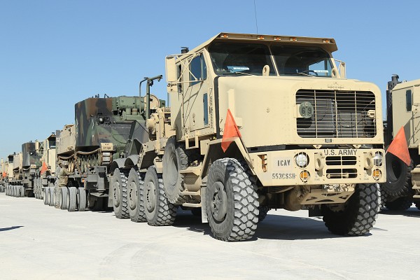 Revolutionizing Heavy Equipment Transport with the Oshkosh M1070 HET - Breaking International
