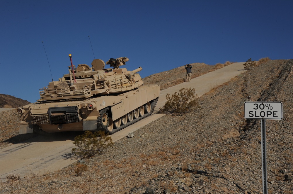 Armored Dominance: The American Army's Unveiling of the Newest Abrams Tank through Rigorous Testing