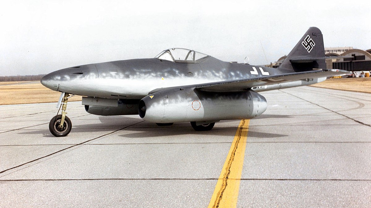 nhat.Messerschmitt Me 262 A-1a Schwalbe: Shark-inspired jet design - Hot News MamaMath