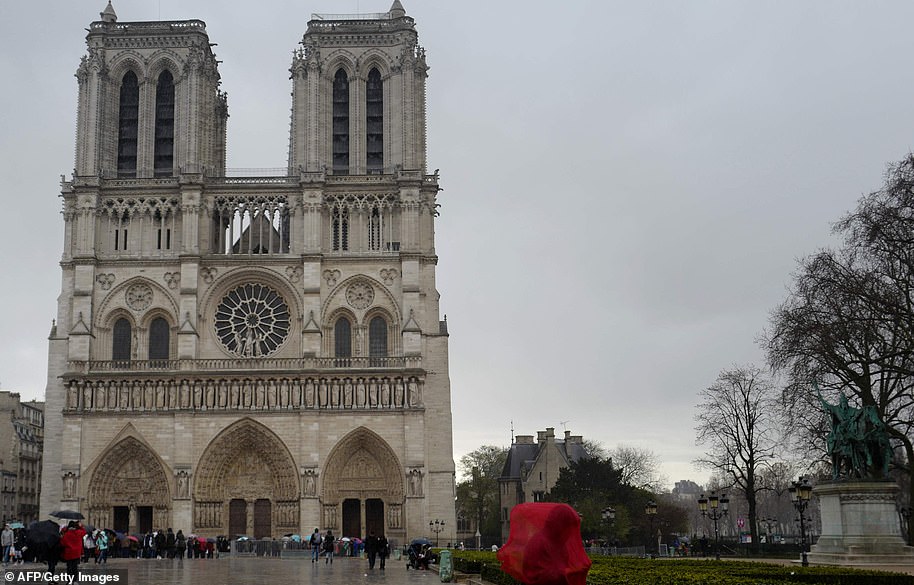 Ancient tombs and a leaden sarcophagus dating back to the 14th century are uncovered at Paris' Notre Dame during work to rebuild the cathedral following damage from the 2019 fire - T-News