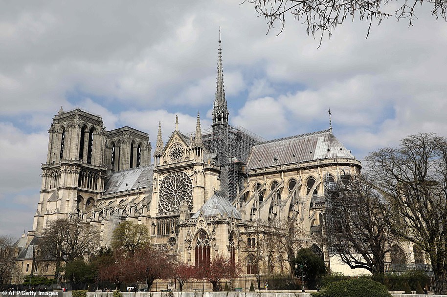 Ancient tombs and a leaden sarcophagus dating back to the 14th century are uncovered at Paris' Notre Dame during work to rebuild the cathedral following damage from the 2019 fire - T-News