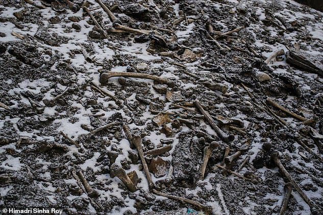 The mysterious lake contains 800 human skeletons dated thousands of years apart - T-News