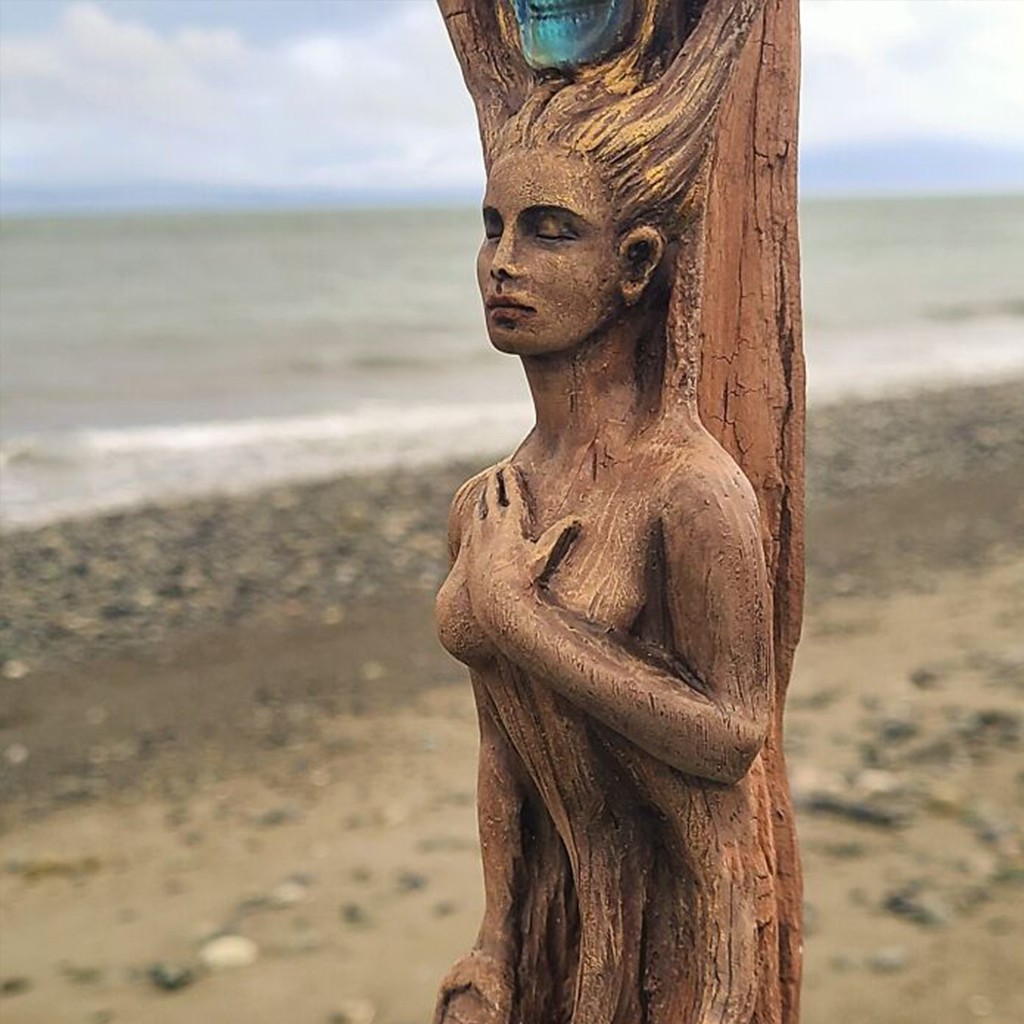 The sculptures that this Canadian artist creates are made of driftwood, seashells, dried mushrooms, and other materials - T-News