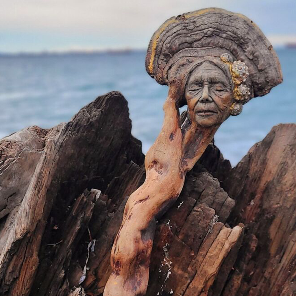 The sculptures that this Canadian artist creates are made of driftwood, seashells, dried mushrooms, and other materials - T-News