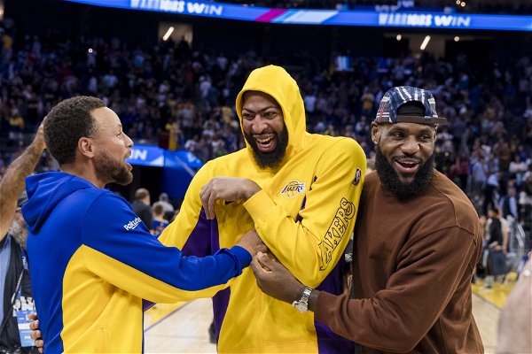 'Touching moment': Steph Curry, Anthony Davis & LeBron James showing bond After Lakers vs. Warriors Game