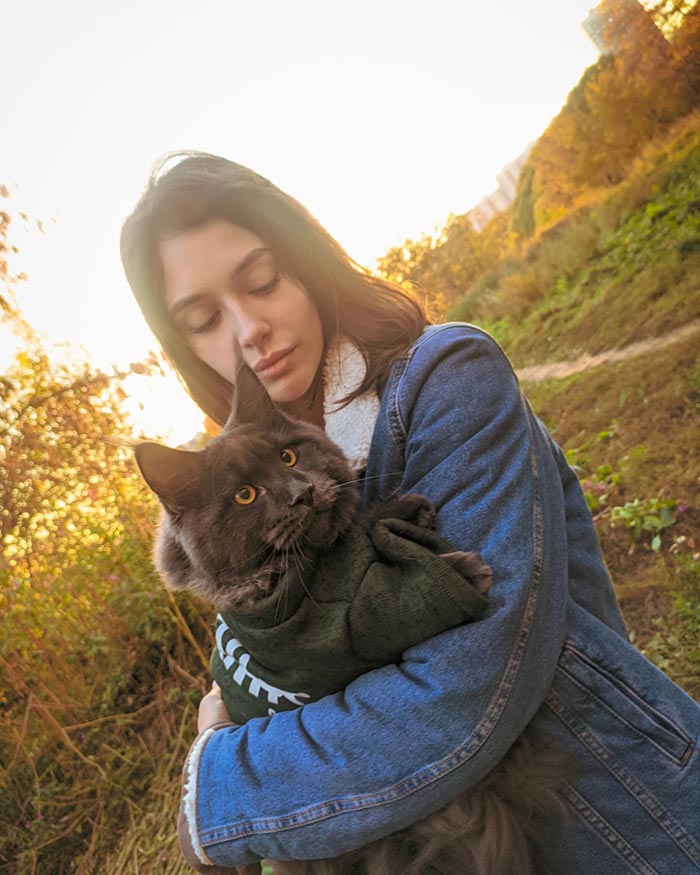 Say Hello to Vincent, the Playful Maine Coon Cat with the Appearance of a Black Panther and the Manners of a Canine - yeudon