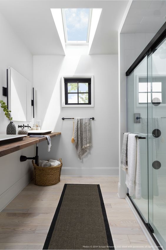 35 Best Bathroom Ideas With "Skylights” to Reduce Humidity and Brighten the Space -