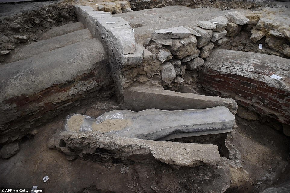 Ancient tombs and a leaden sarcophagus dating back to the 14th century are uncovered at Paris' Notre Dame during work to rebuild the cathedral following damage from the 2019 fire - T-News