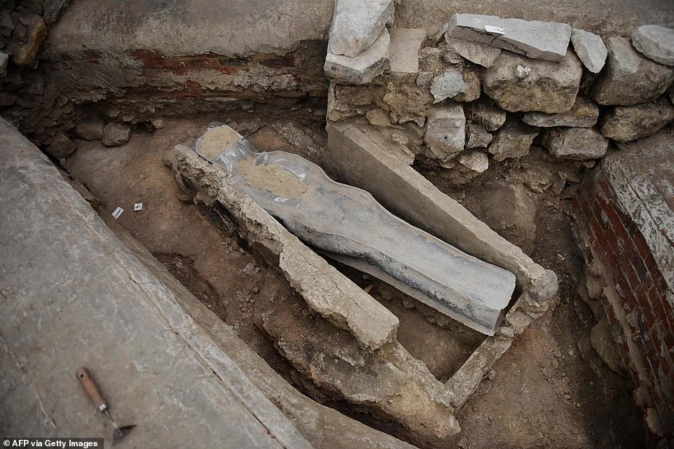 Ancient tombs and a leaden sarcophagus dating back to the 14th century are uncovered at Paris' Notre Dame during work to rebuild the cathedral following damage from the 2019 fire - T-News