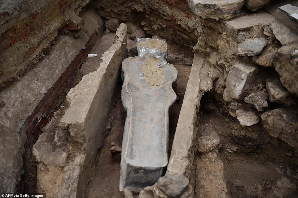 Ancient tombs and a leaden sarcophagus dating back to the 14th century are uncovered at Paris' Notre Dame during work to rebuild the cathedral following damage from the 2019 fire - T-News