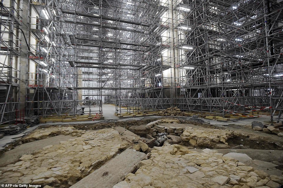 Ancient tombs and a leaden sarcophagus dating back to the 14th century are uncovered at Paris' Notre Dame during work to rebuild the cathedral following damage from the 2019 fire - T-News