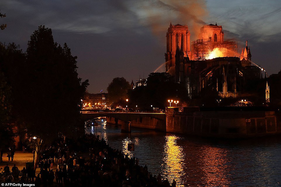 Ancient tombs and a leaden sarcophagus dating back to the 14th century are uncovered at Paris' Notre Dame during work to rebuild the cathedral following damage from the 2019 fire - T-News