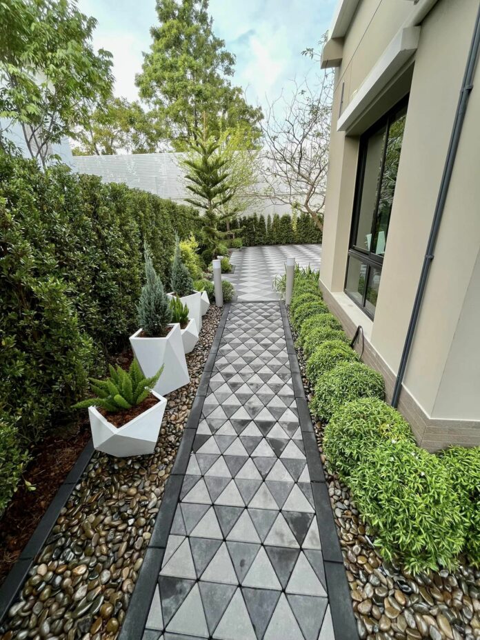 30 Great Ideas to Create a "Modern Walkway" for Your Garden -