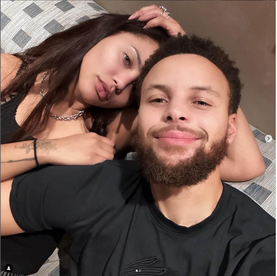 Stephen Curry and his wife enjoyed a vacation in Hawaii on their wedding anniversary