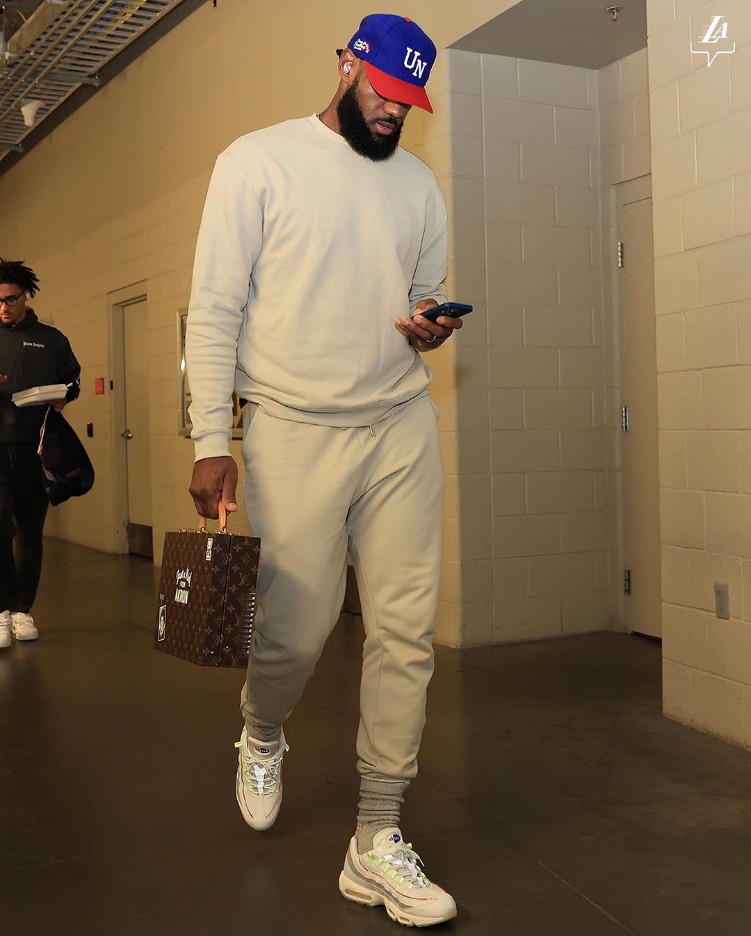 Overwhelmed with Lakers' stars outfit pre-game going viral