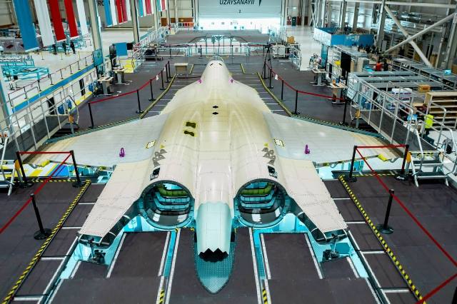 Turkey is simultaneously manufacturing and demonstrating its fifth-generation "F-22" fіɡһteг.