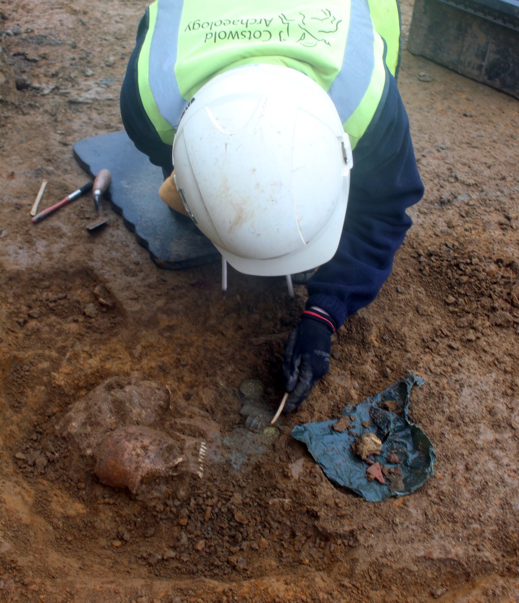 Archaeologists have found seven pairs of Anglo-Saxon brooches in seven graves during an excavation in Gloucestershire - T-News