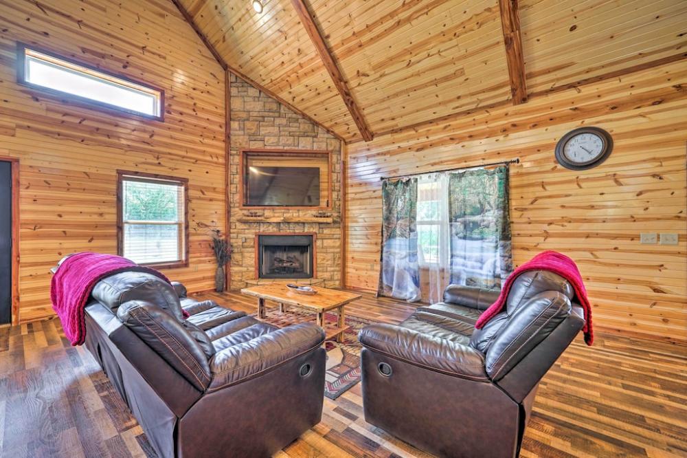 Find The Perfect Mix Of Modern Amenities And Rustic Charm In This Log Home