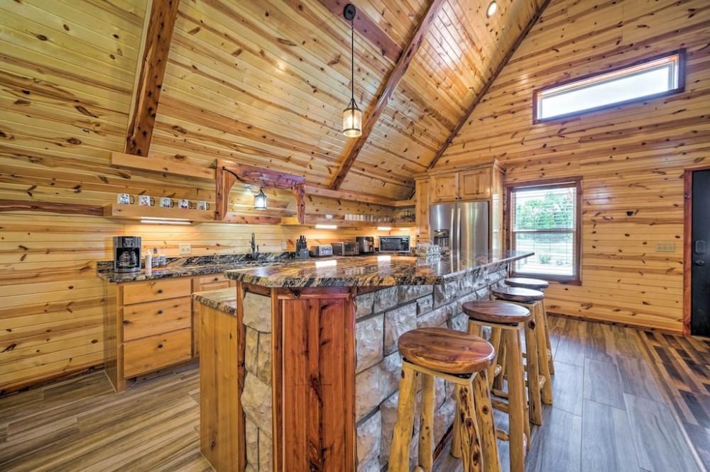 Find The Perfect Mix Of Modern Amenities And Rustic Charm In This Log Home