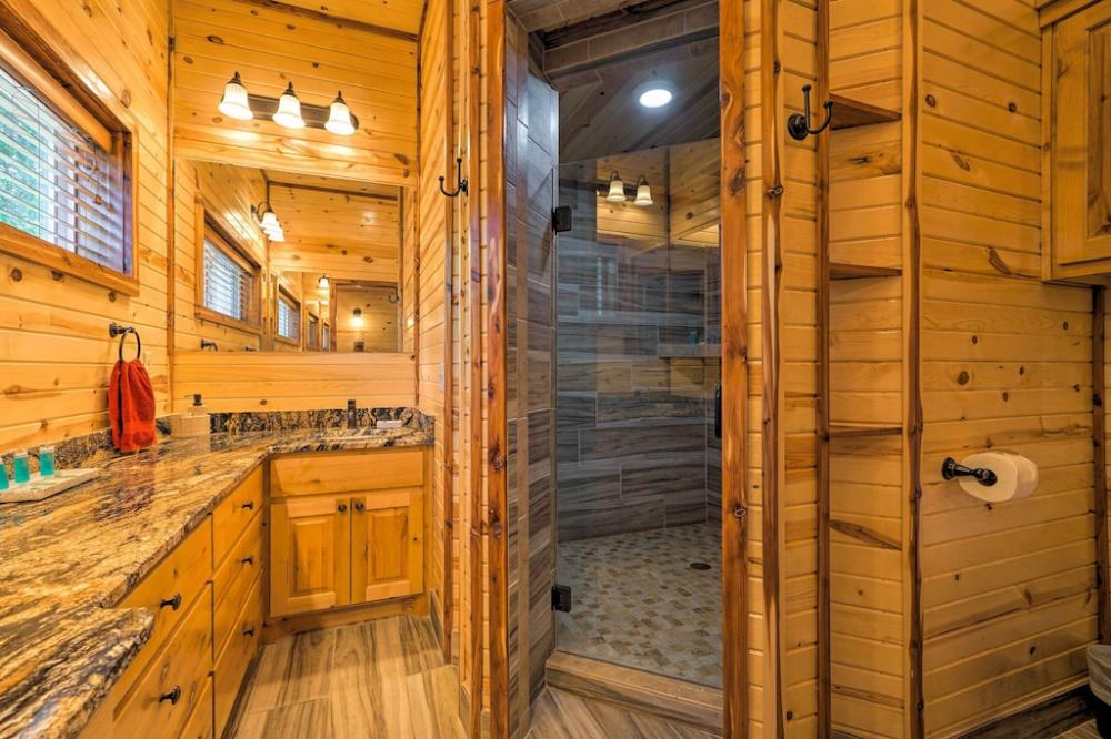 Find The Perfect Mix Of Modern Amenities And Rustic Charm In This Log Home